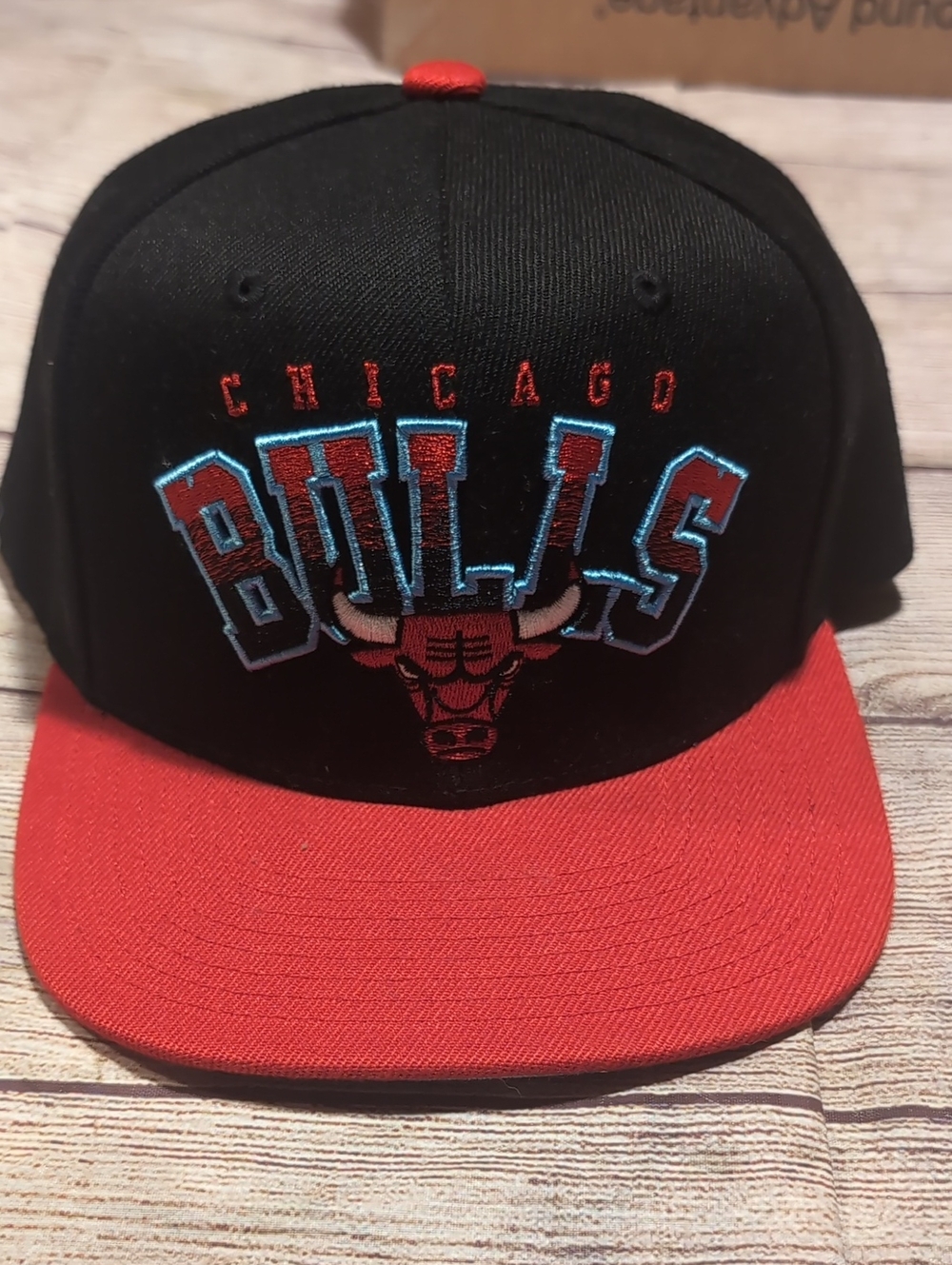Chicago Bulls Mitchell & Ness Black & Red Adjustable Snap Back Cap